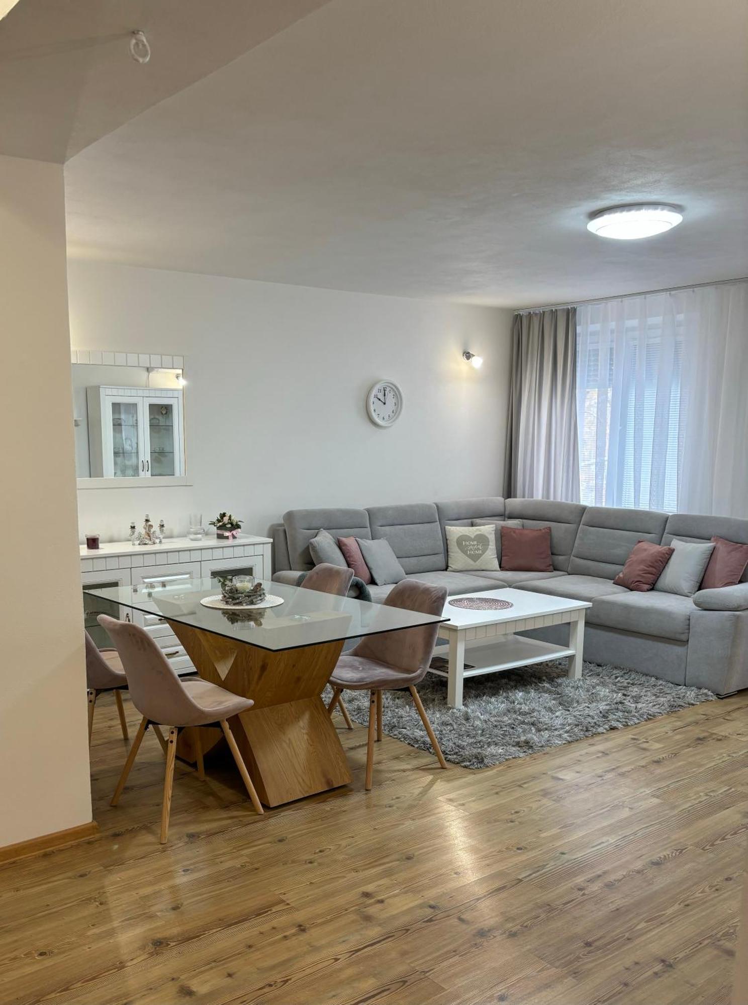City Heart Luxury Apartment Nové Zámky Dış mekan fotoğraf